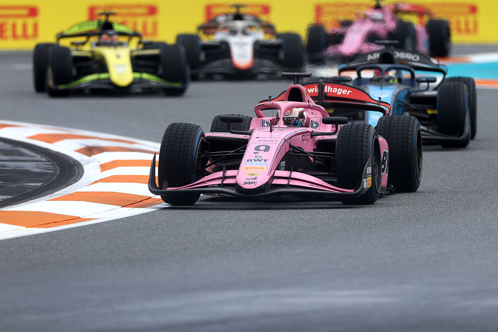 F2 Miami: Mini wins, Camara keeps P3 after pit-entry drama