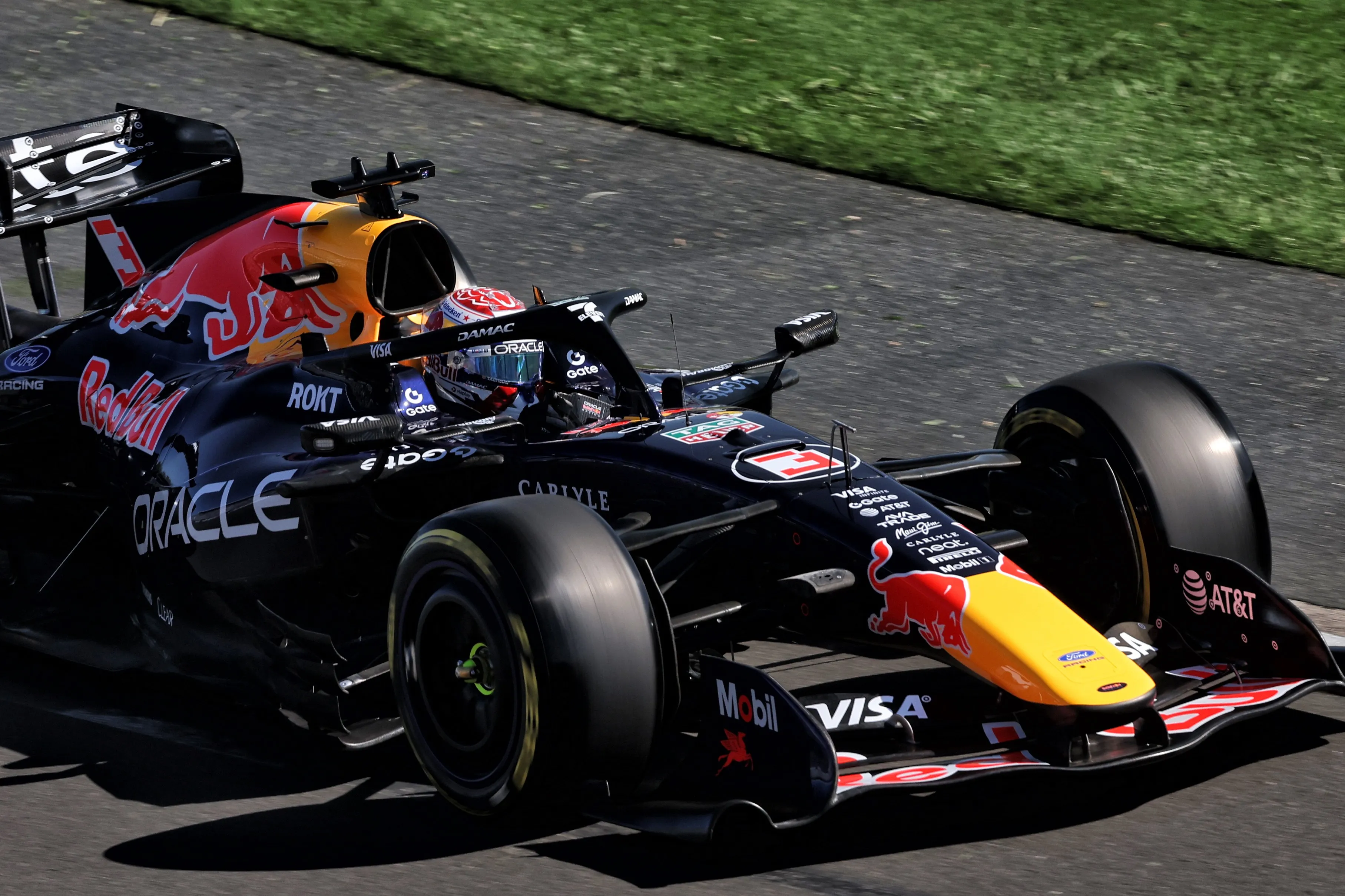 Pirelli Reveals Optimal Australian GP Tire Strategy as Verstappen Faces Recovery
