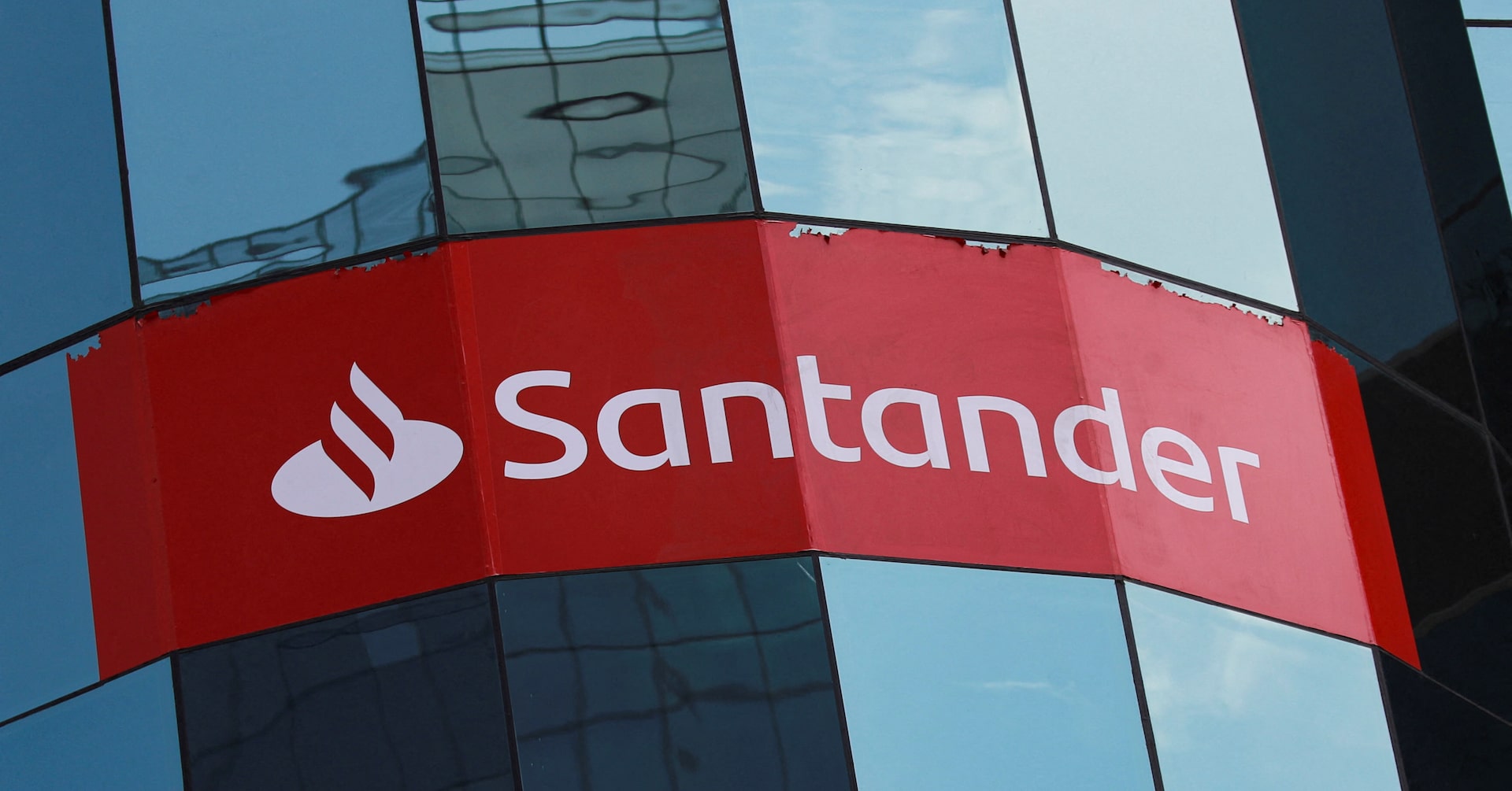 Santander Plans Full-Service Digital Bank Launch in U.S. by 2025