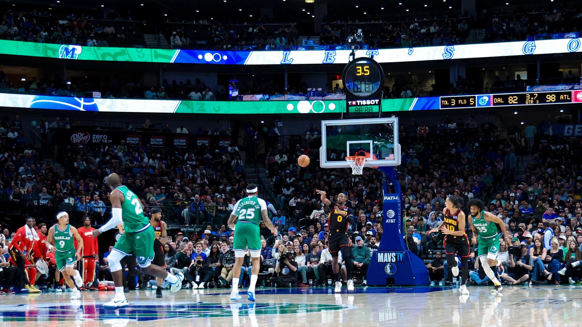 Hawks' Dominant Display Extends Winning Streak to 11 Straight with Convincing Victory Over Struggling Mavericks