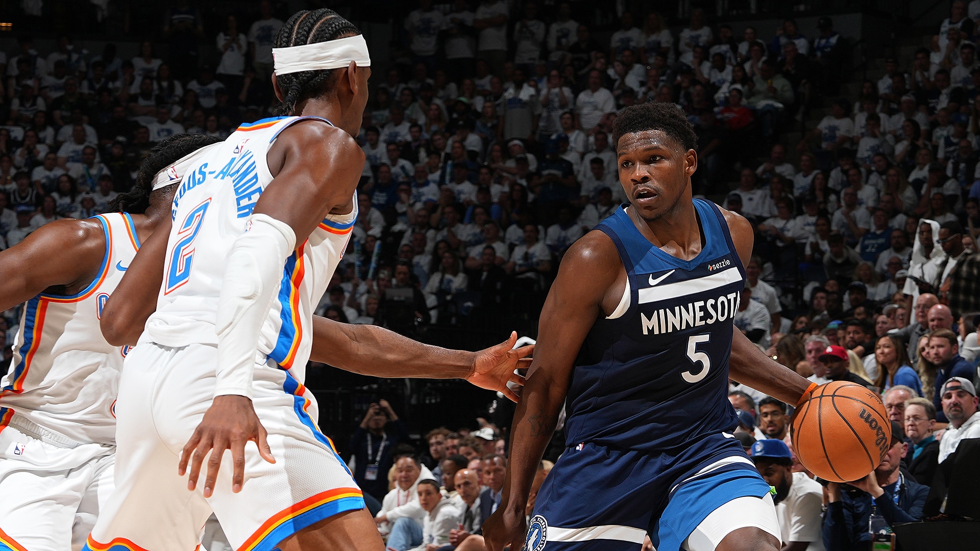 Timberwolves Edge Rockets in Thriller Behind McDaniels' Career Night